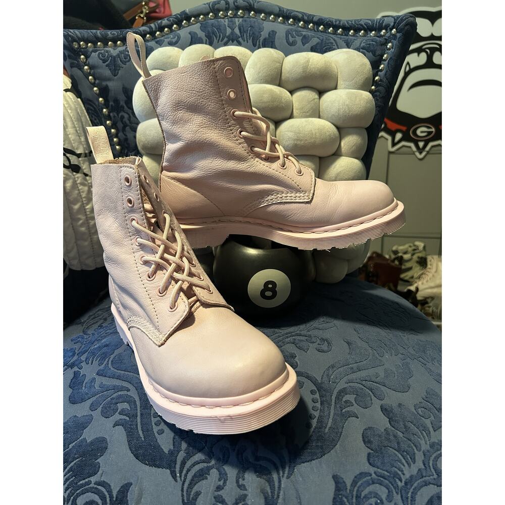 Dr Martens Pscal Mono Baby Pink Soft Leather size 9/EU 41